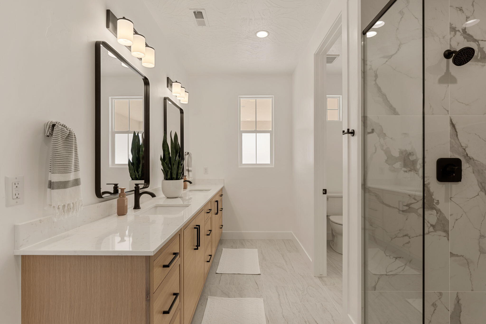 SCENIC POINTE - Residential