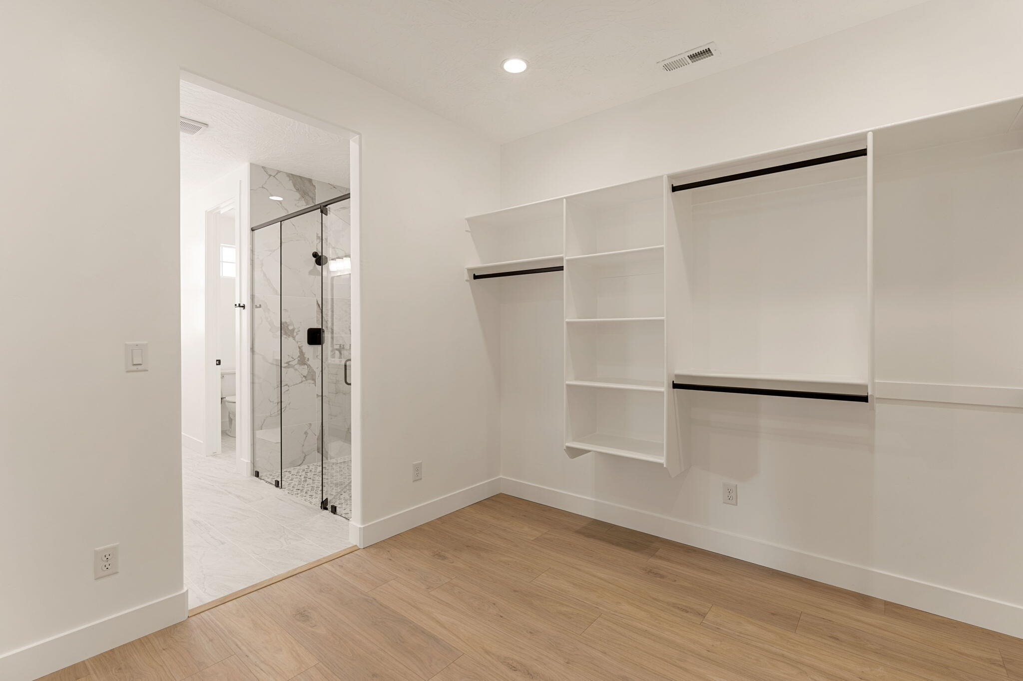 SCENIC POINTE - Residential