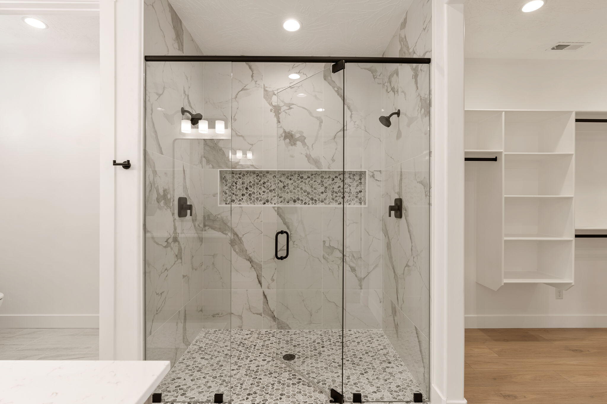 SCENIC POINTE - Residential