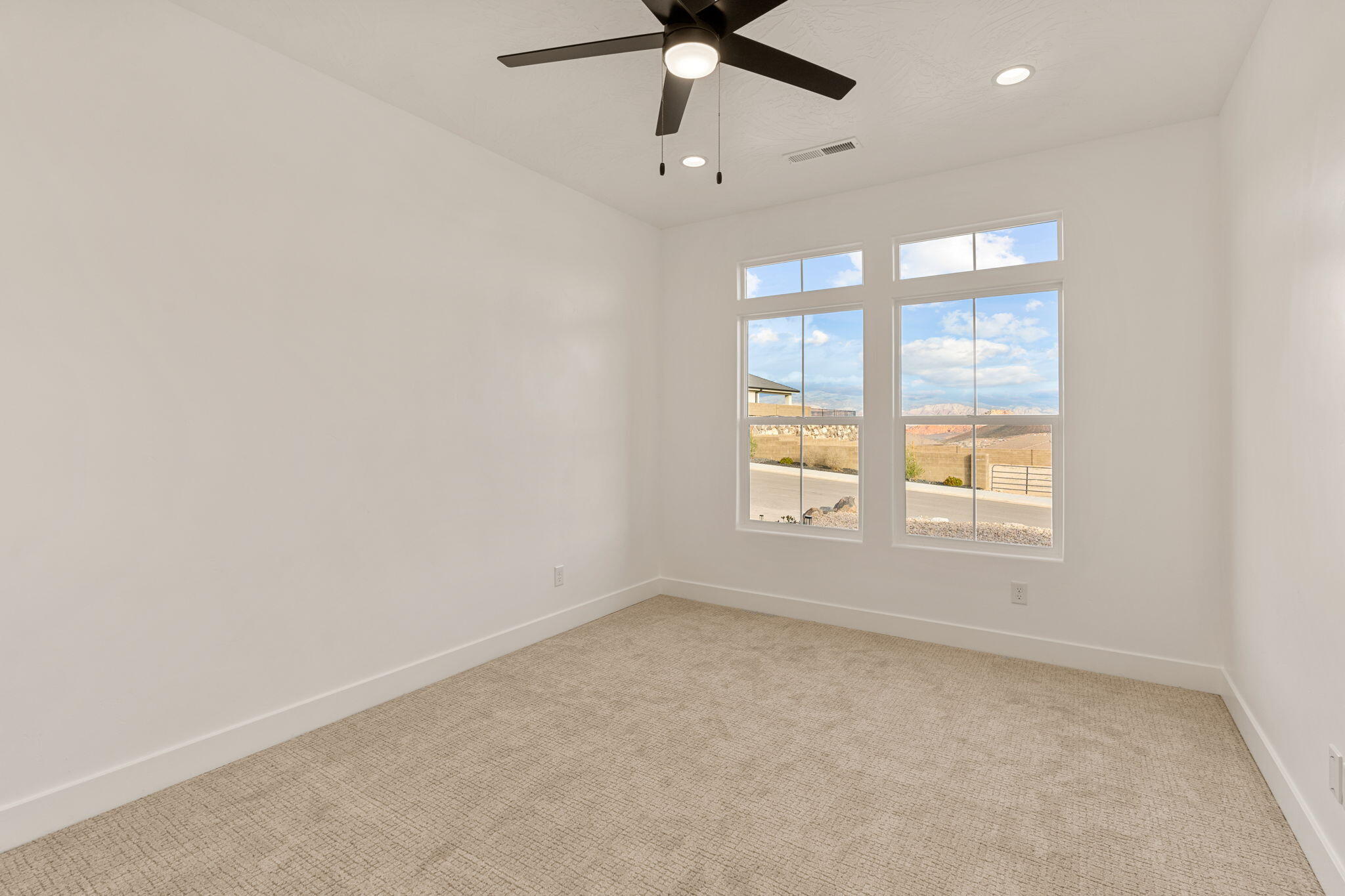 SCENIC POINTE - Residential