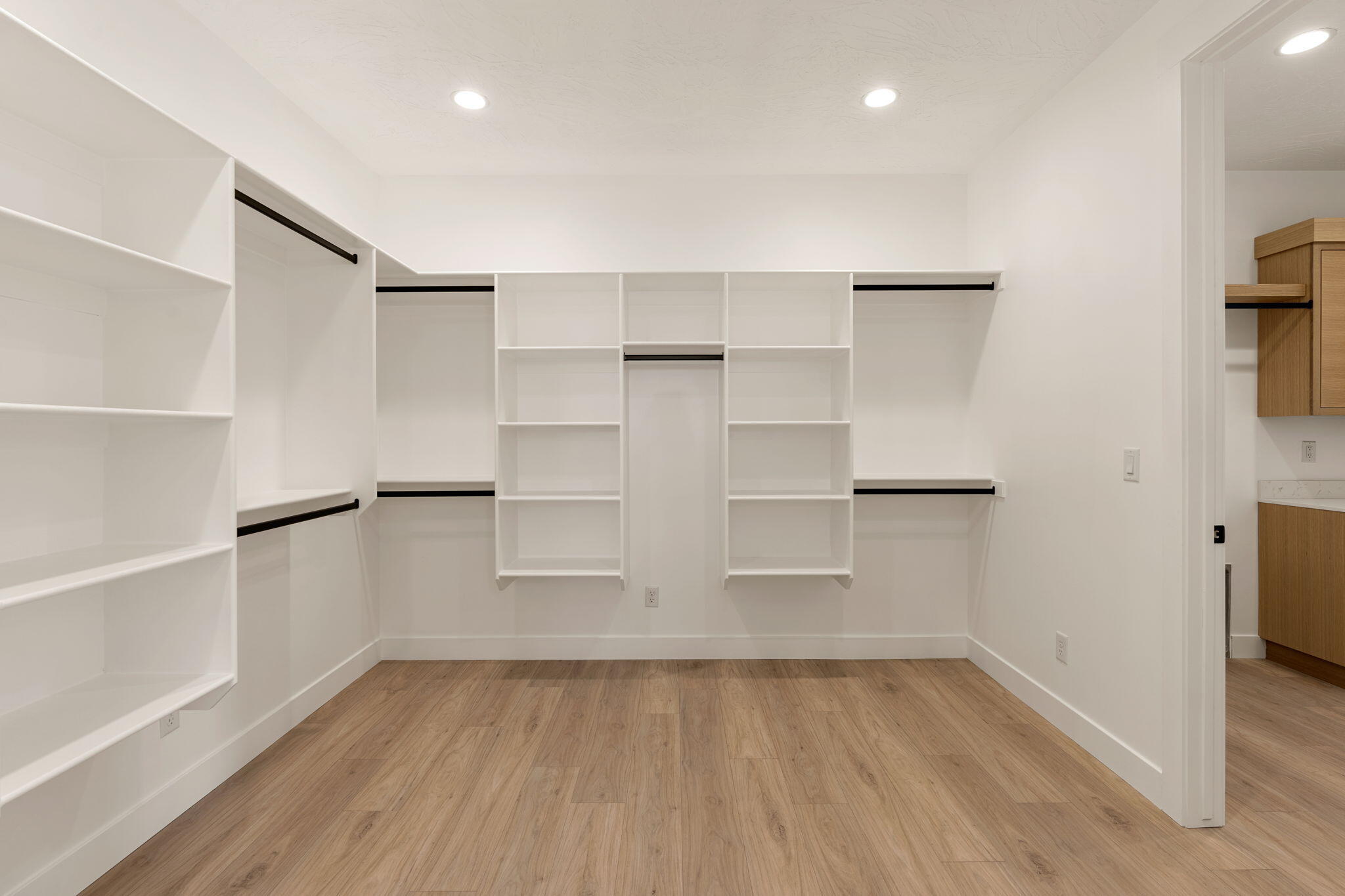 SCENIC POINTE - Residential