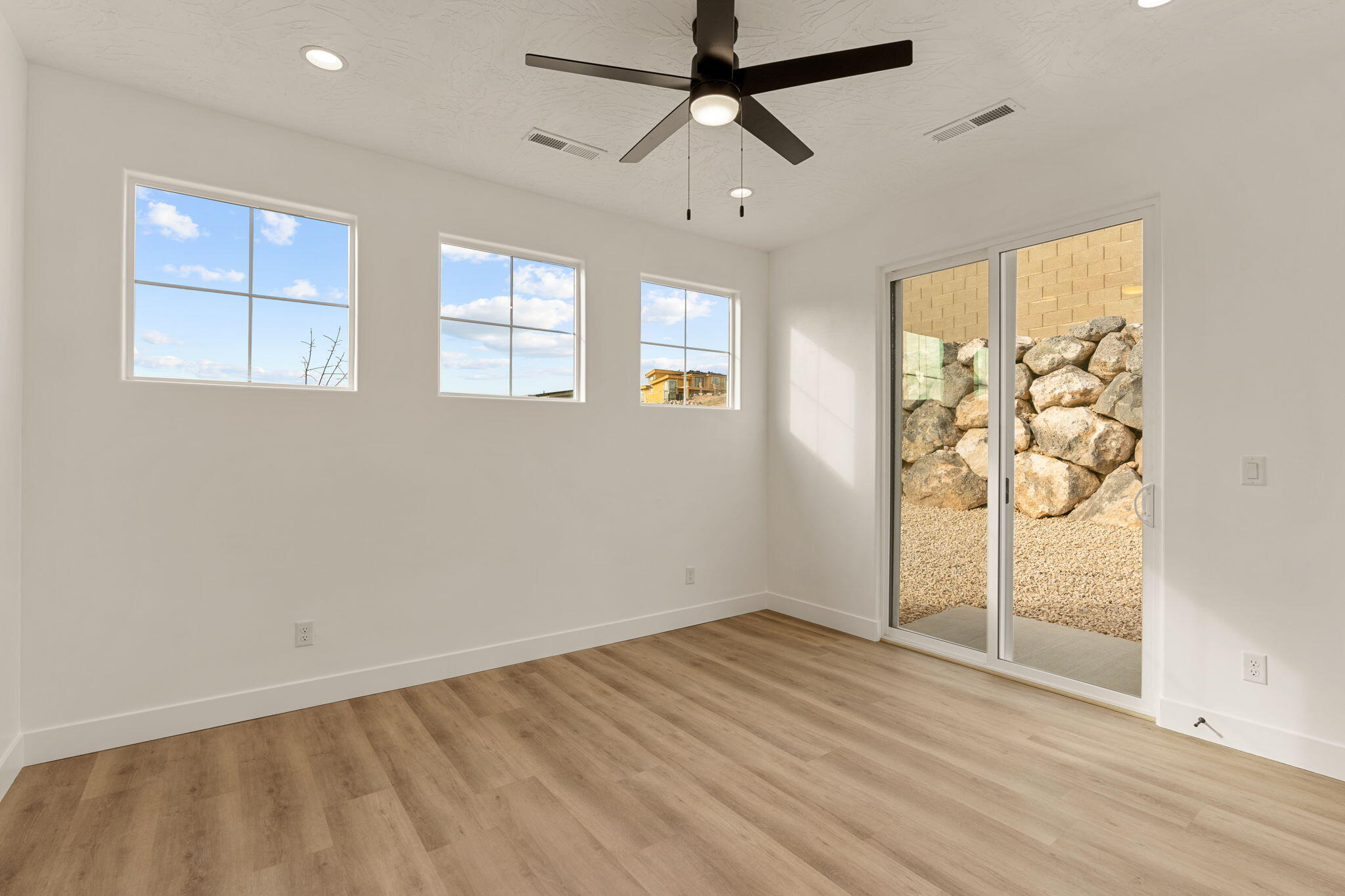 SCENIC POINTE - Residential