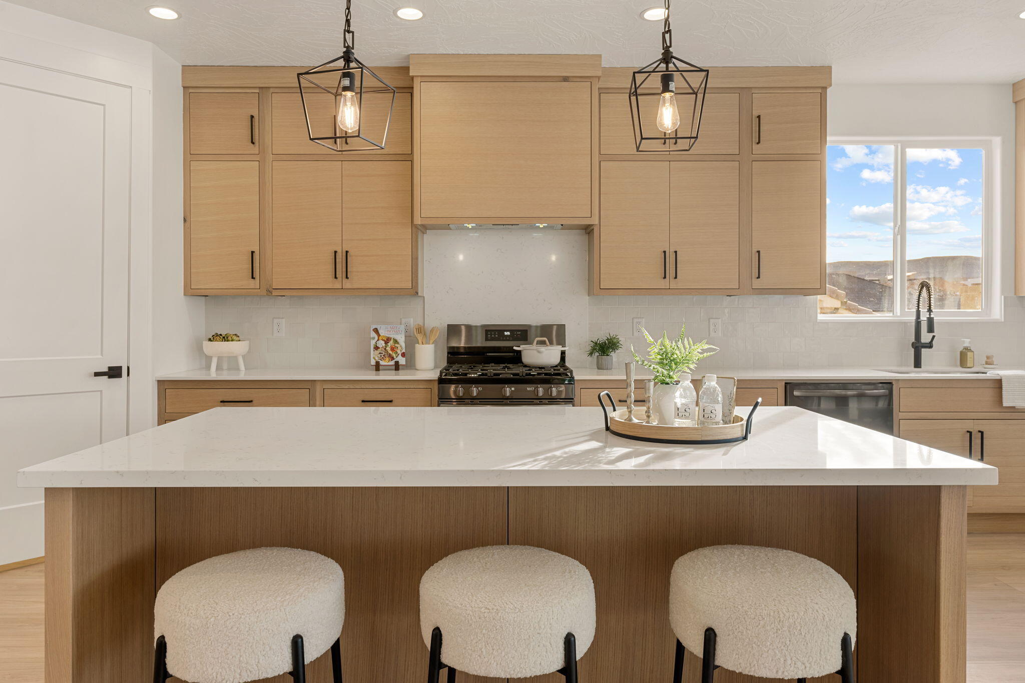 SCENIC POINTE - Residential