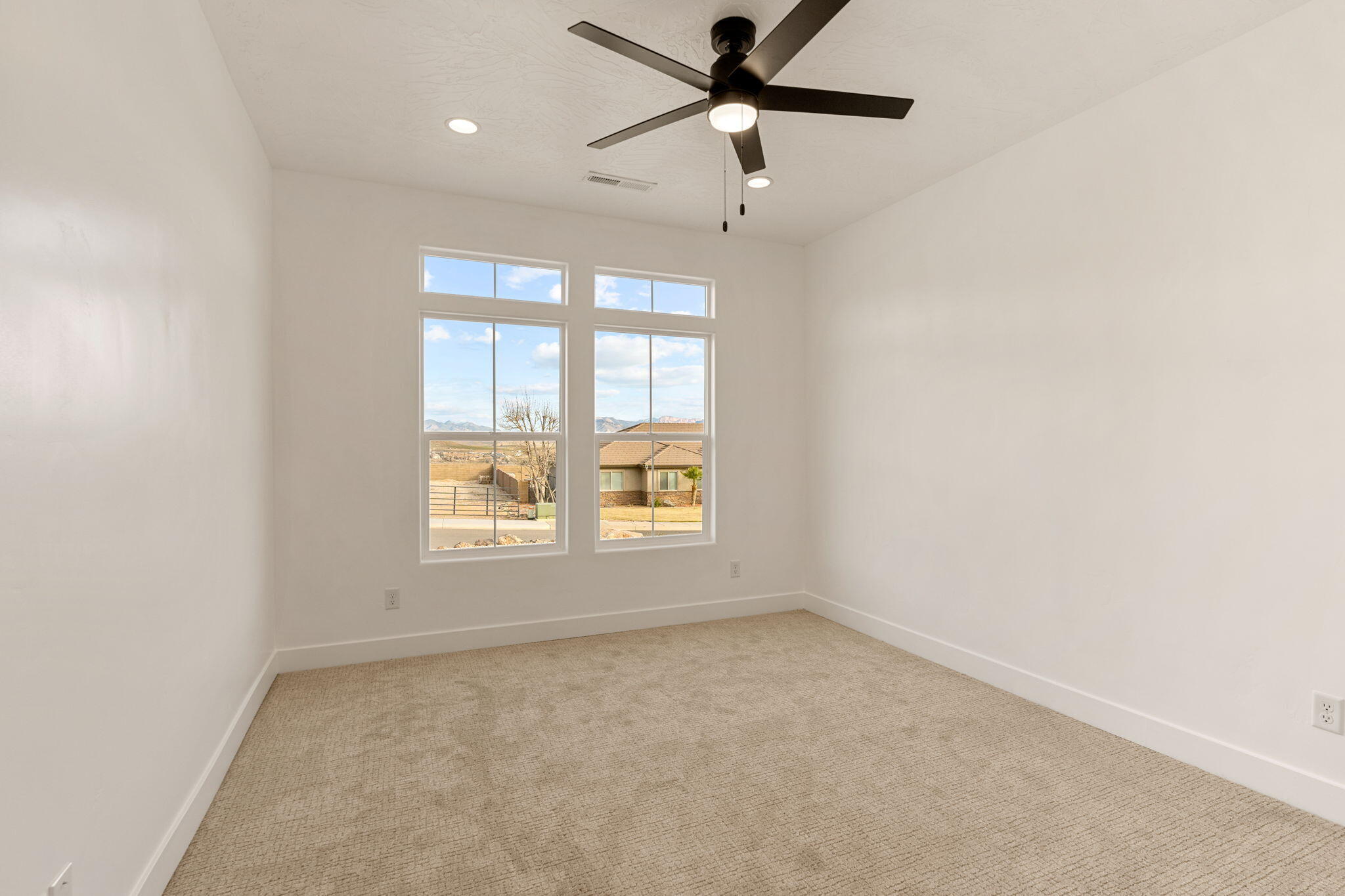 SCENIC POINTE - Residential