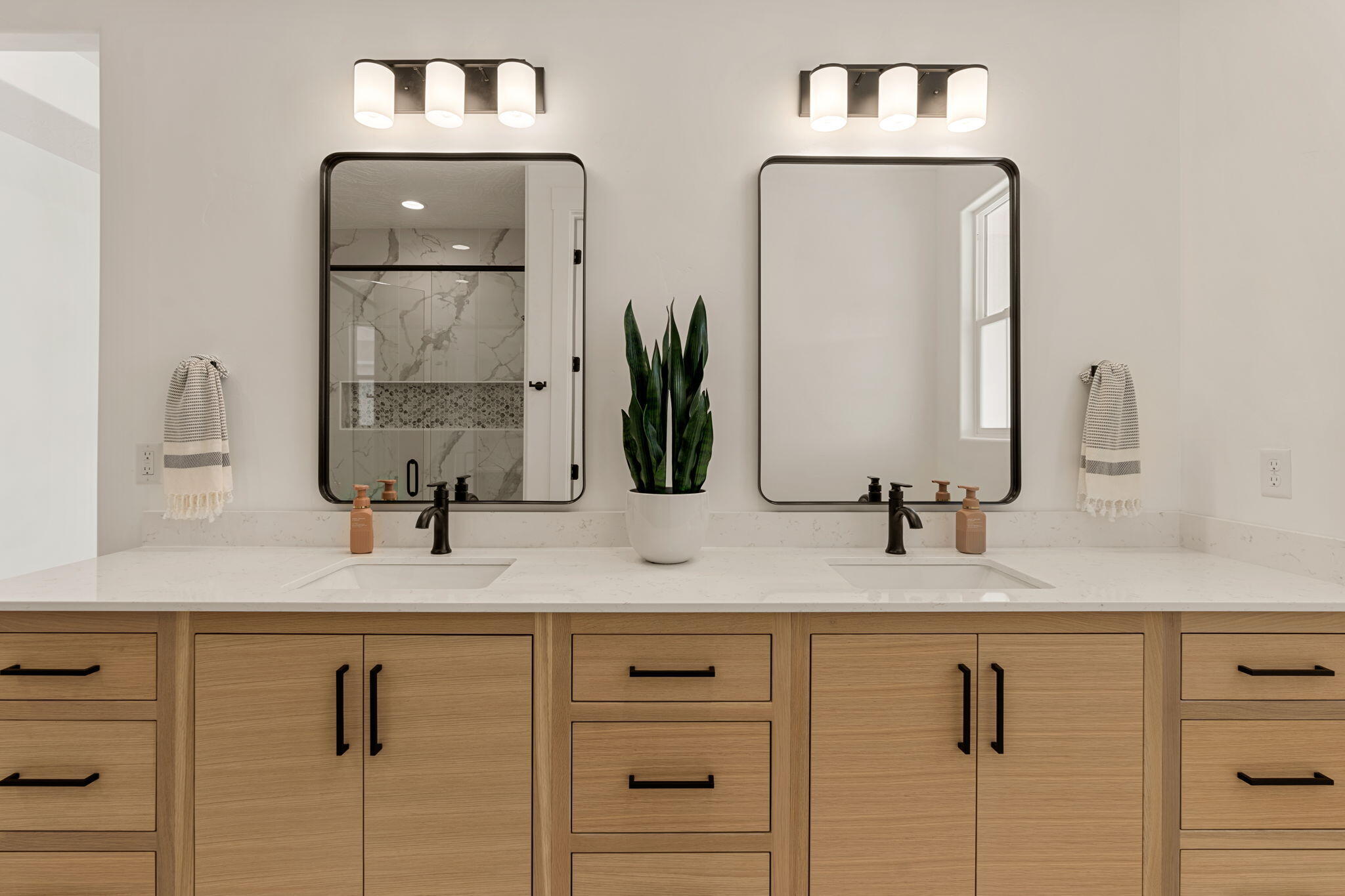 SCENIC POINTE - Residential