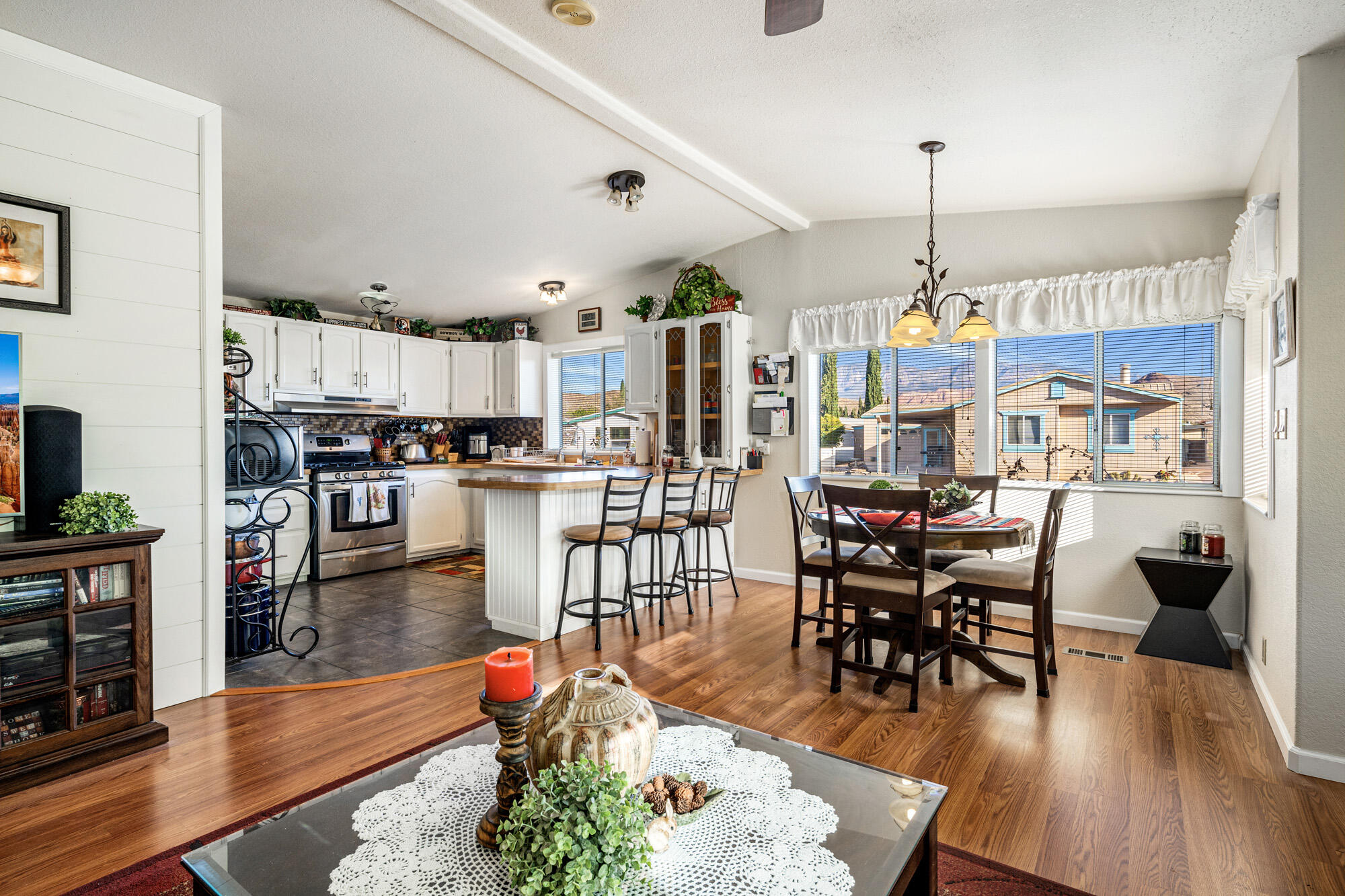 LAVA BLUFF MOBILE HOME PARK - Residential