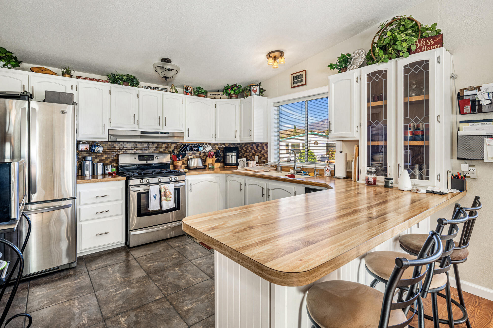 LAVA BLUFF MOBILE HOME PARK - Residential