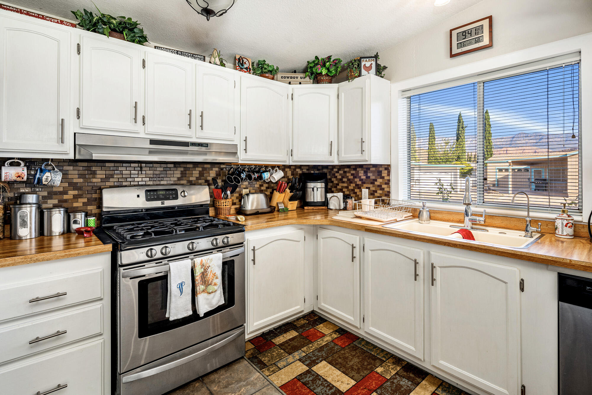 LAVA BLUFF MOBILE HOME PARK - Residential