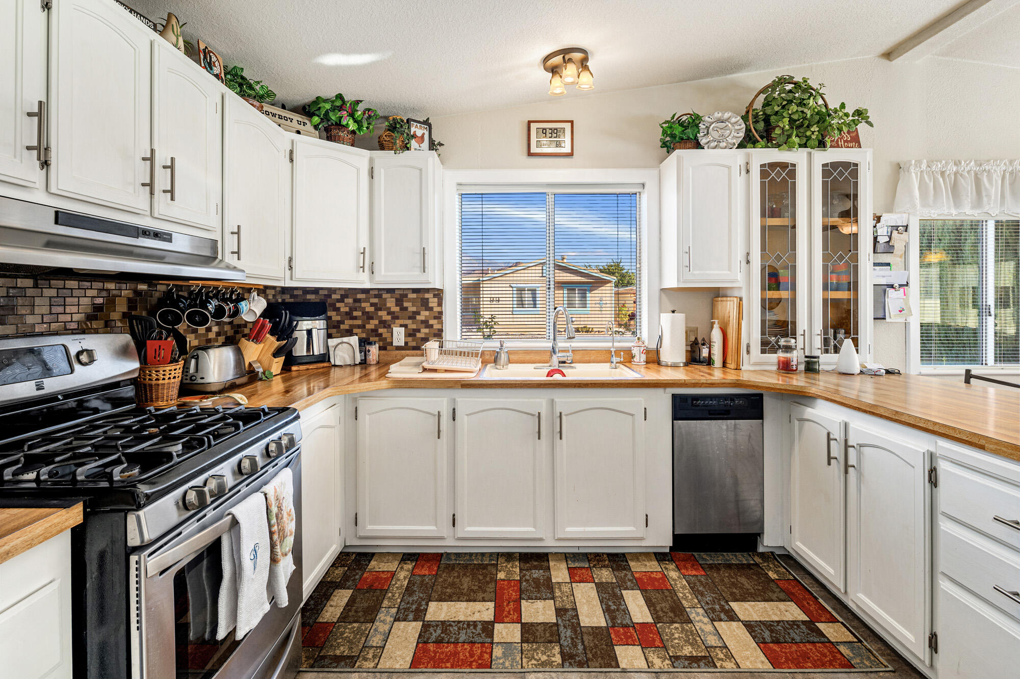 LAVA BLUFF MOBILE HOME PARK - Residential