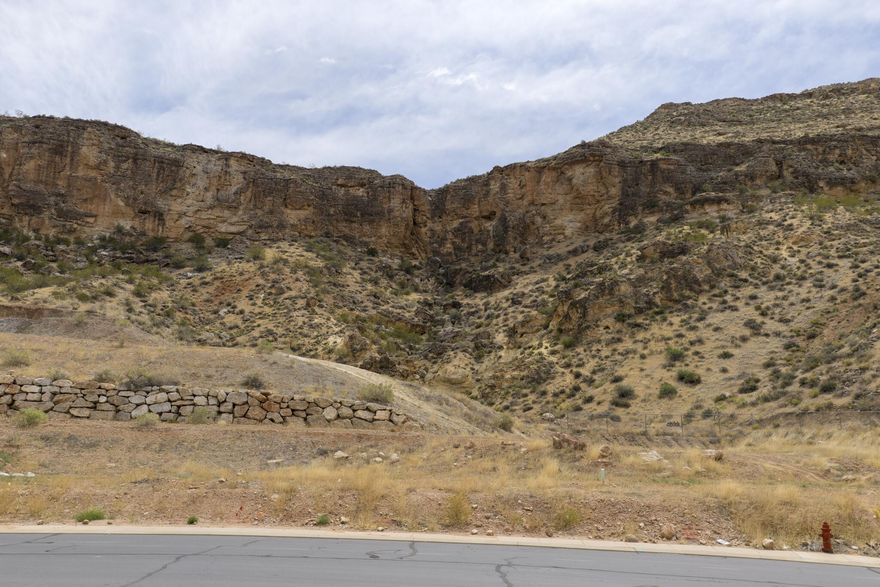 Conveniently located in La Verkin this .24 acre lot is just minutes from Zion National Park. This affordable building lot provides the perfect opportunity to build in Southern Utah without the burden of HOA fees. Tucked into a relaxed neighborhood, you will enjoy sweeping views of the valley and surrounding red rock mesas without paying premium resort prices.
