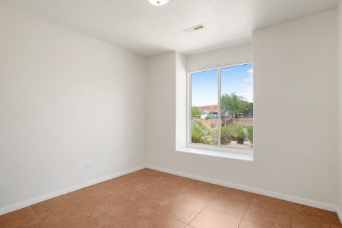 Tiny photo for 2196 N Silverstone Way, Washington, UT 84780 (MLS # 26-274748)