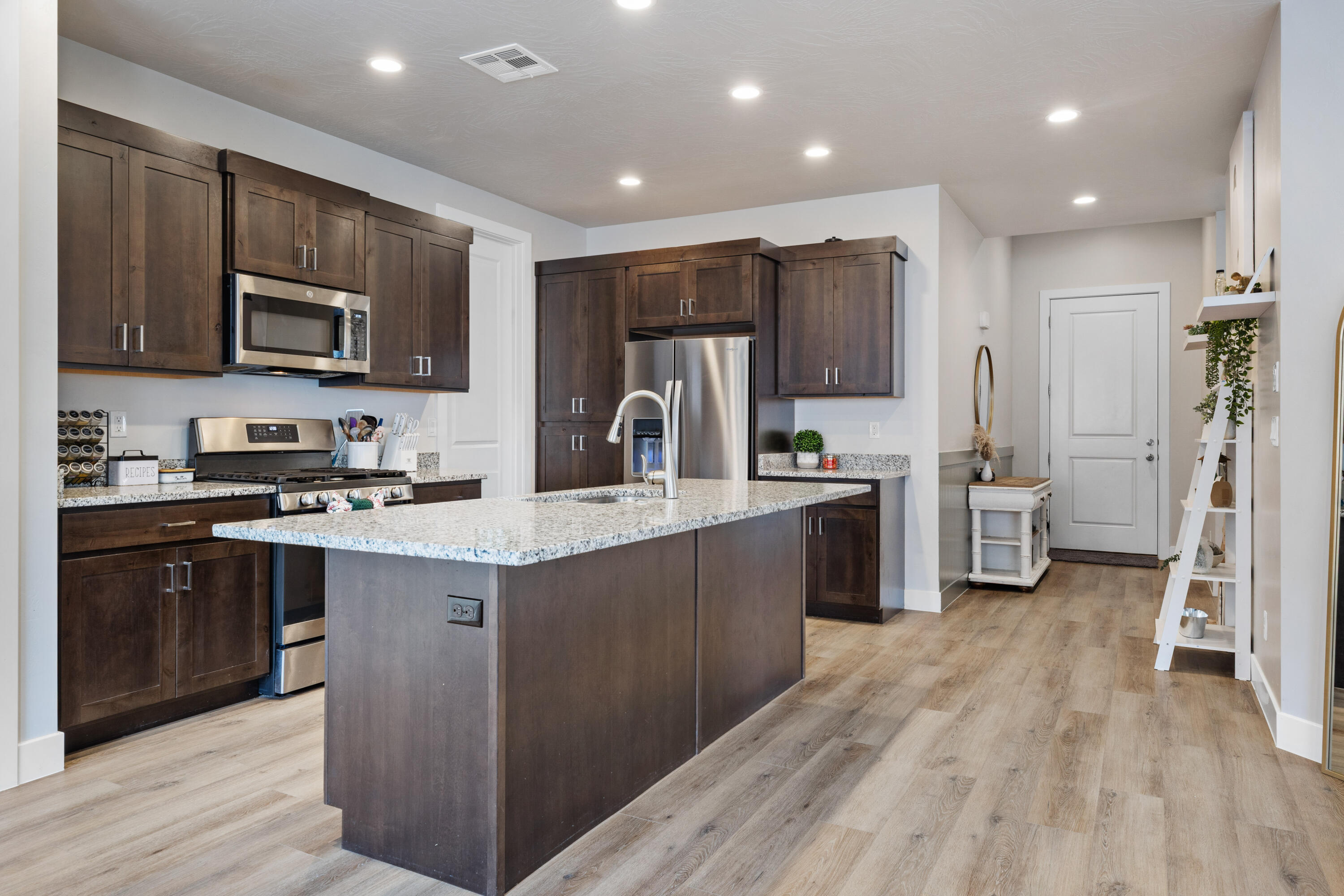 PAINTED SANDS - Residential