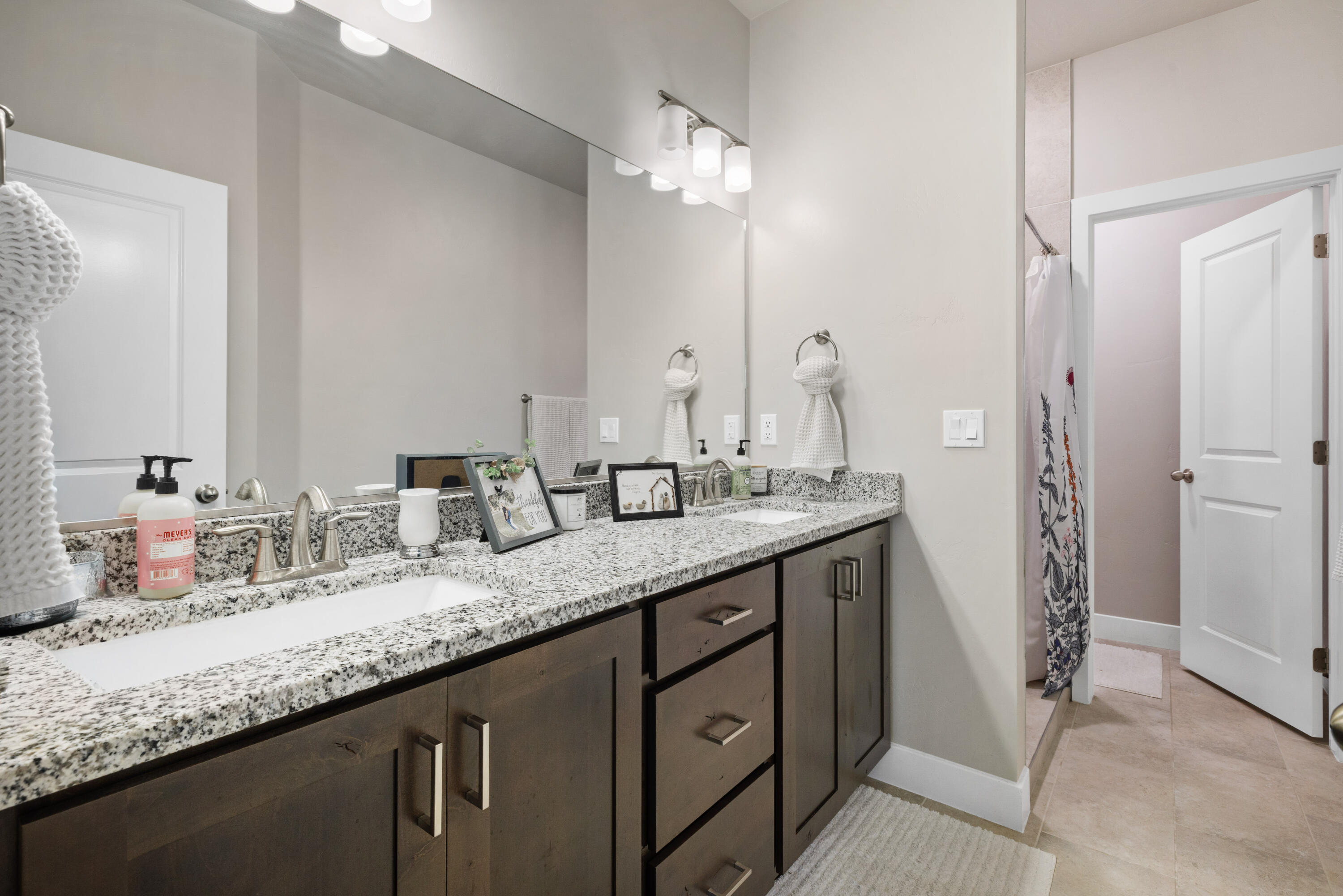 PAINTED SANDS - Residential