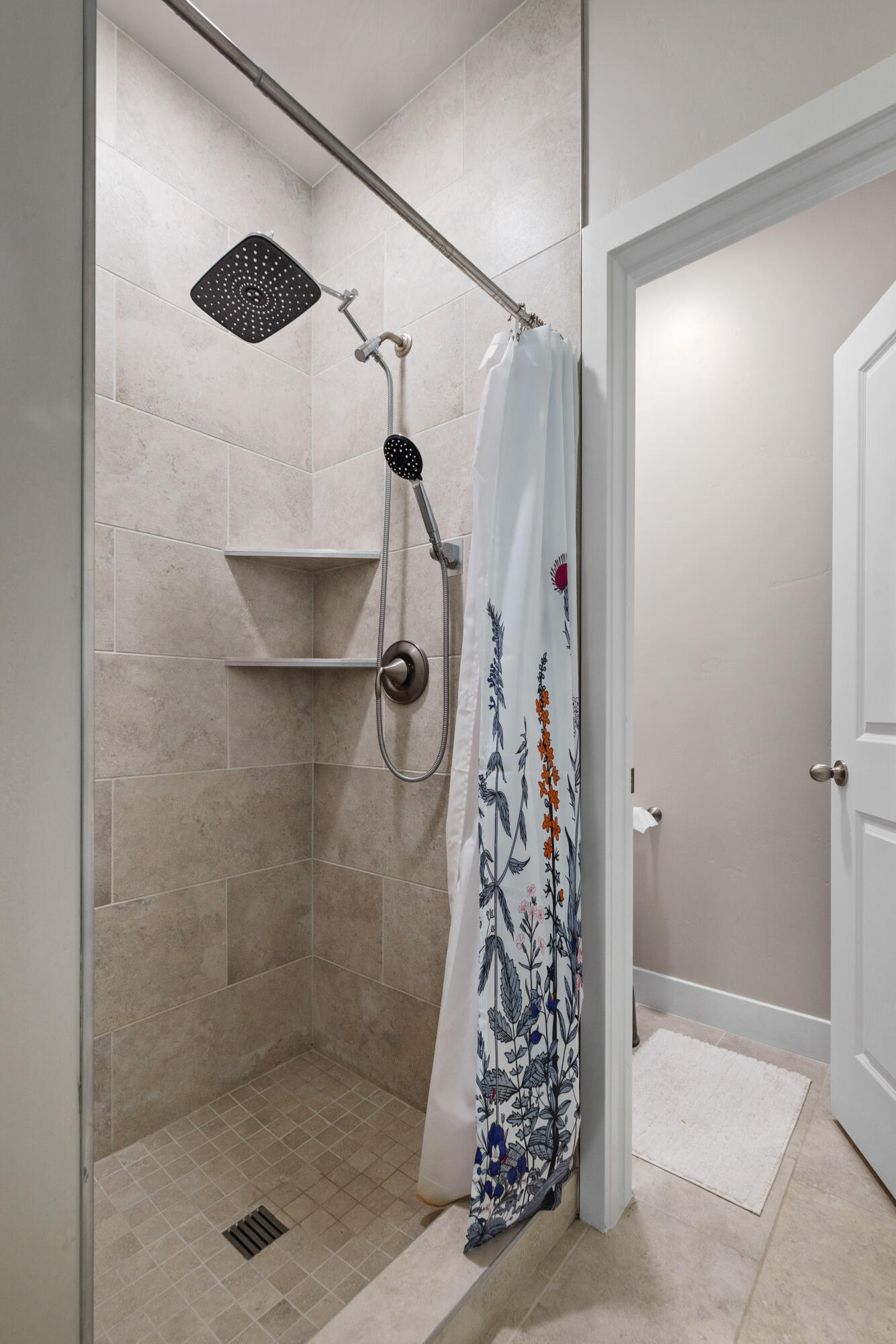 PAINTED SANDS - Residential