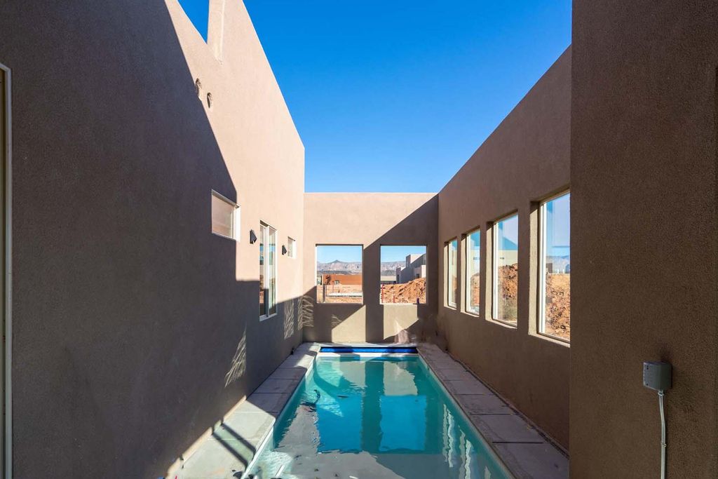 Photo of 5089 W 3175 S, Hurricane, UT 84737 (MLS # 25-266190)