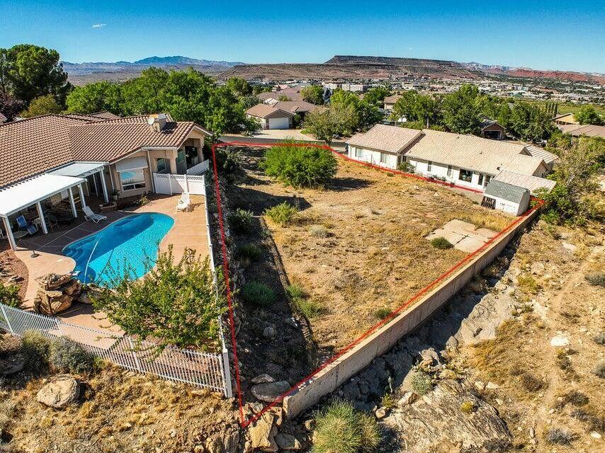 BLOOMINGTON HILLS - Land