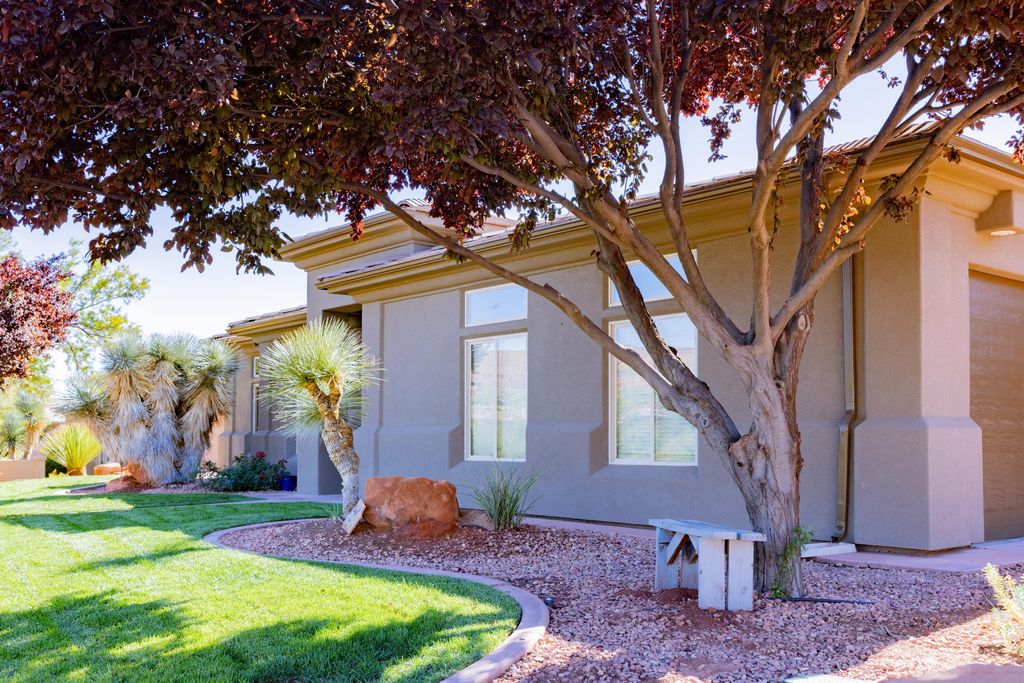 Photo of 1753 N Primrose DR, Saint George, UT 84770 (MLS # 25-266246)