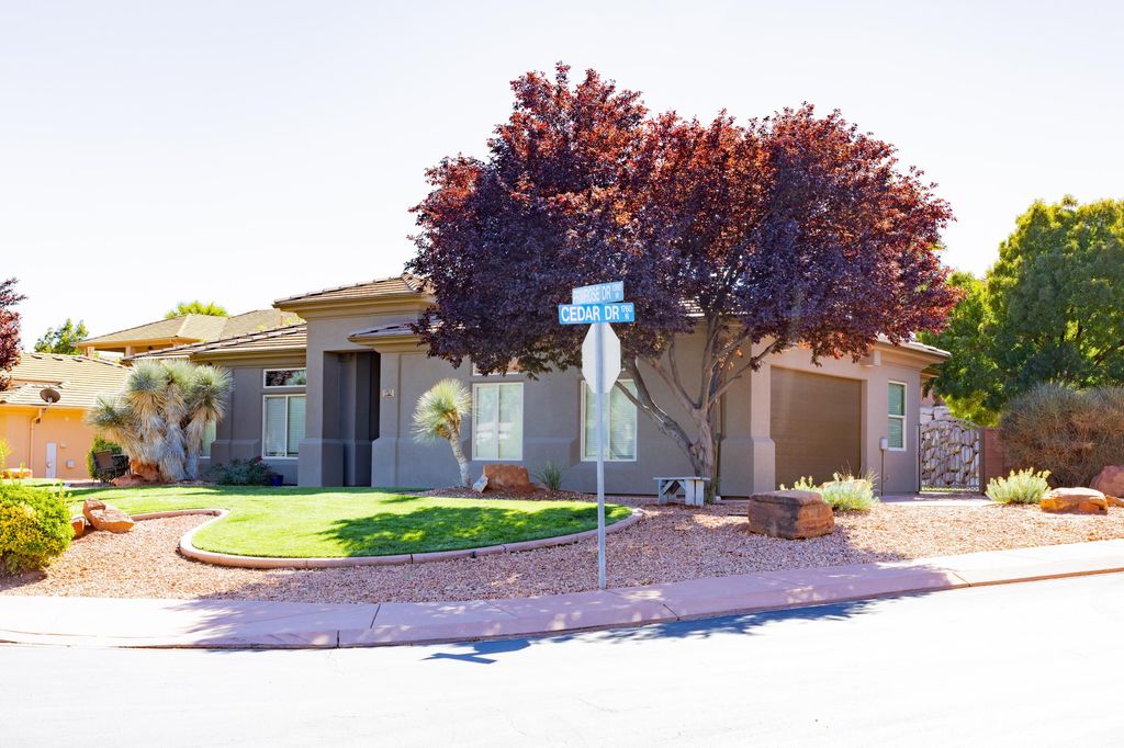 Photo of 1753 N Primrose DR, Saint George, UT 84770 (MLS # 25-266246)