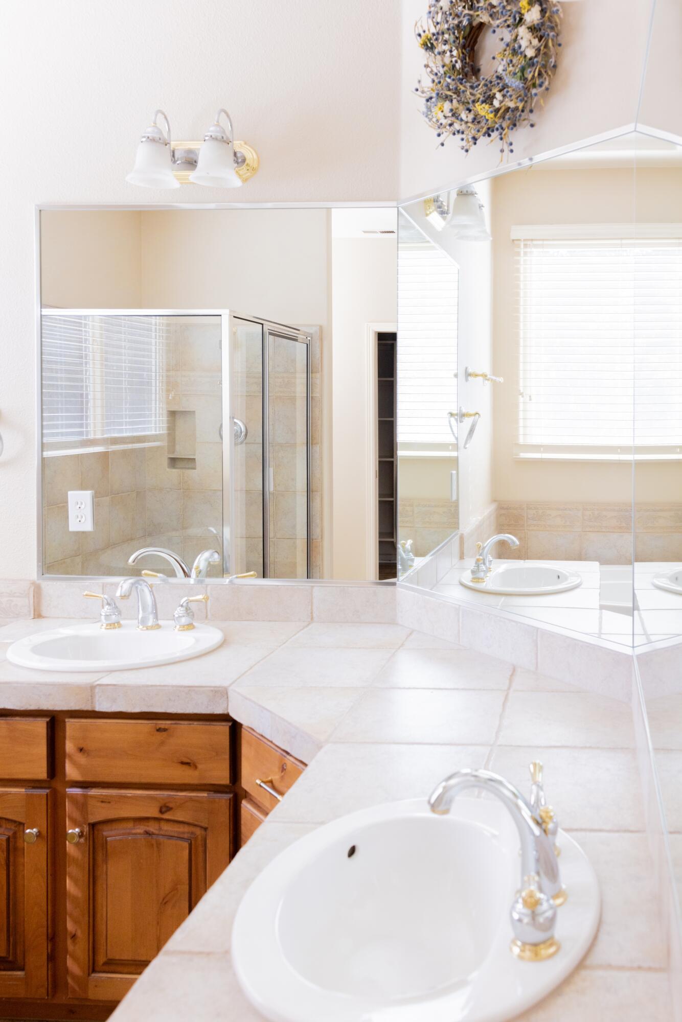 PARADISE CANYON - Residential