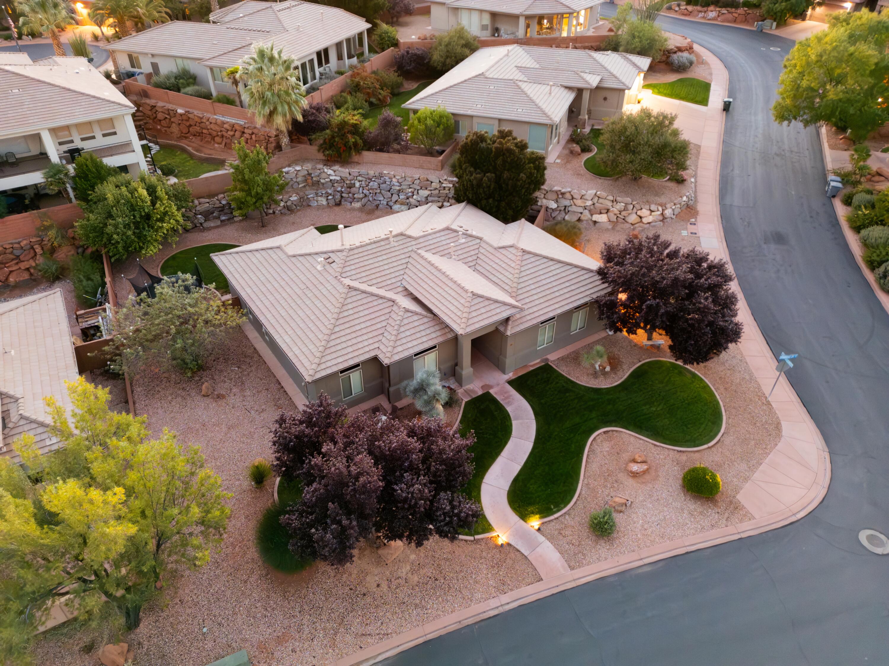 PARADISE CANYON - Residential