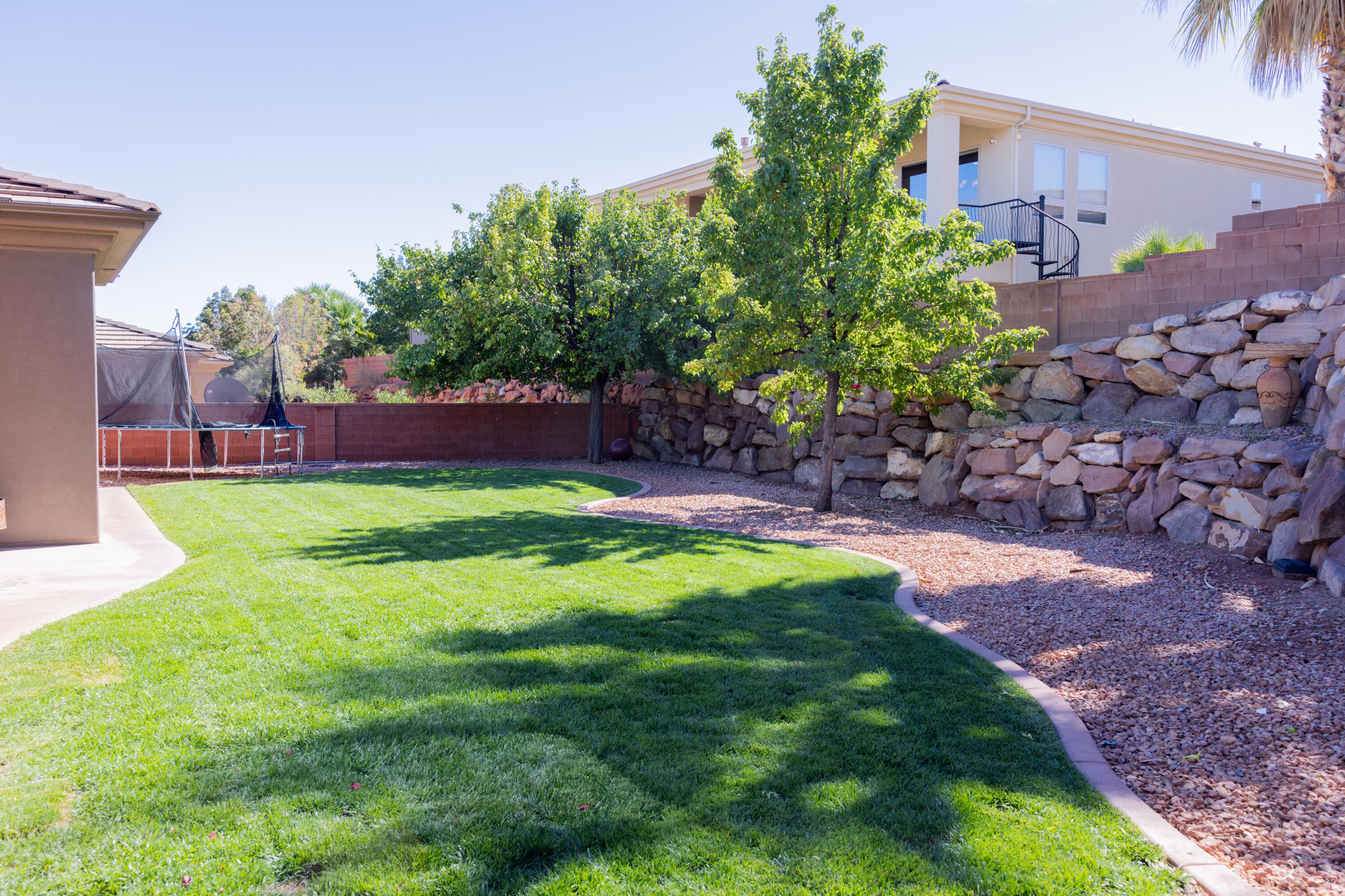 PARADISE CANYON - Residential