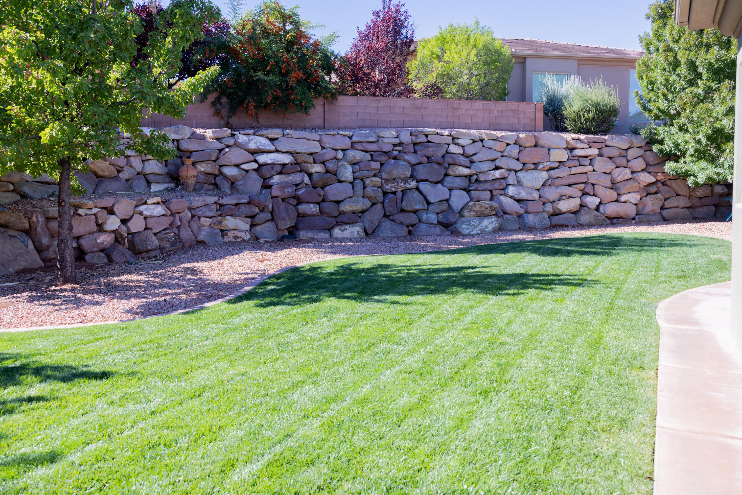 PARADISE CANYON - Residential