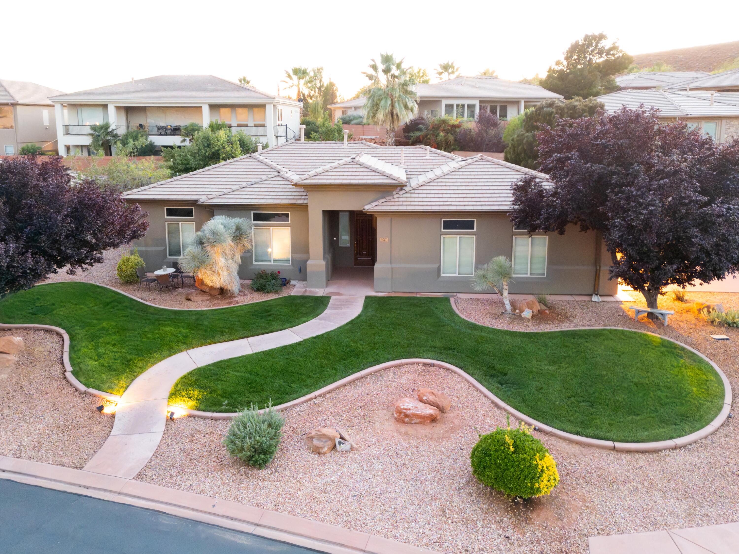 PARADISE CANYON - Residential