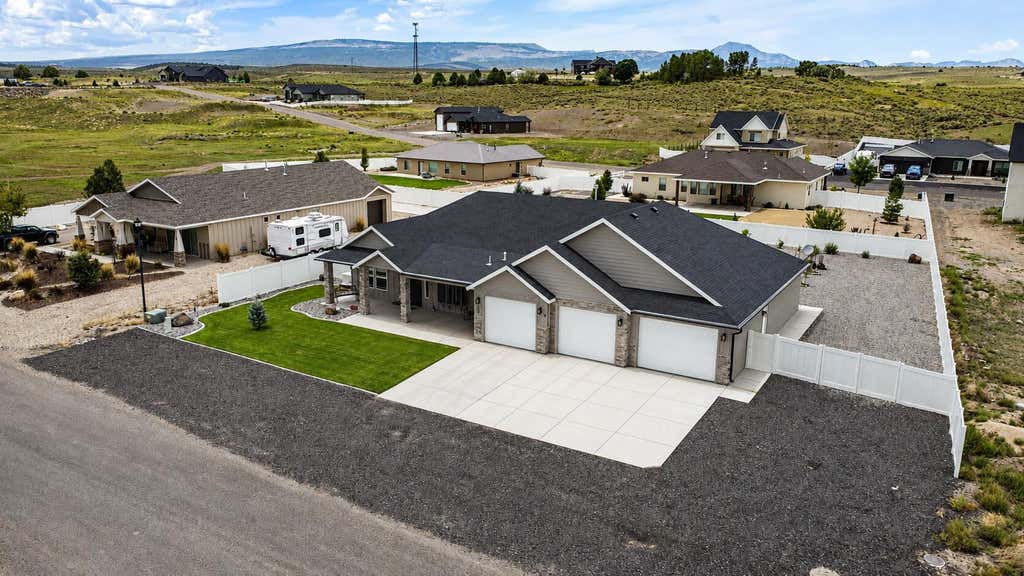 Photo of 659 N Creekview DR, Panguitch, UT 84759 (MLS # 26-275027)
