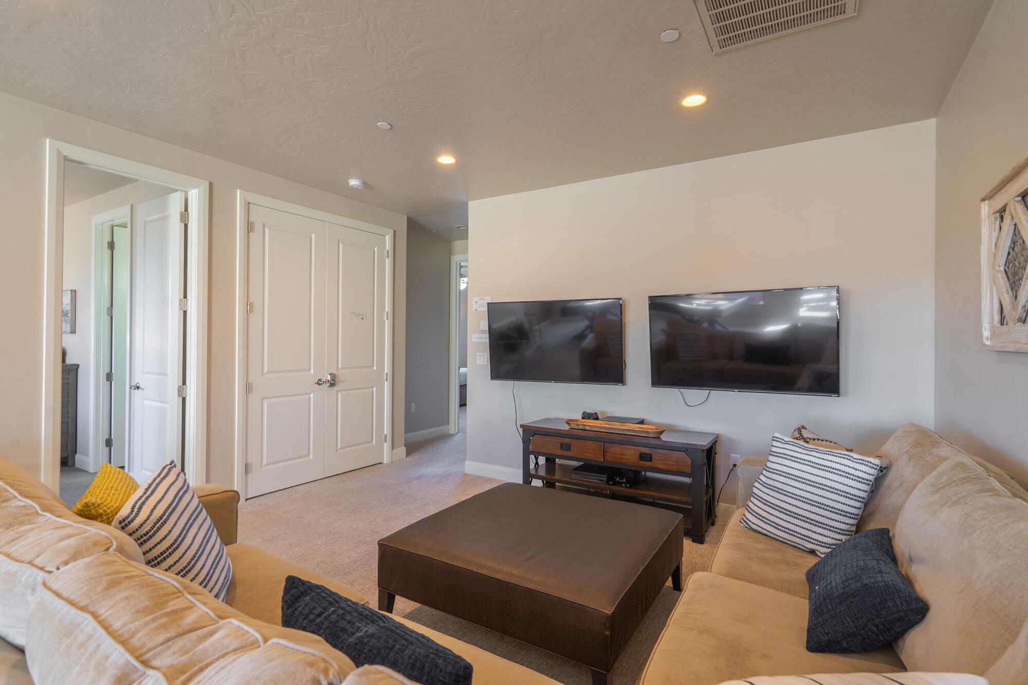 PARADISE VILLAGE AT ZION - Residential