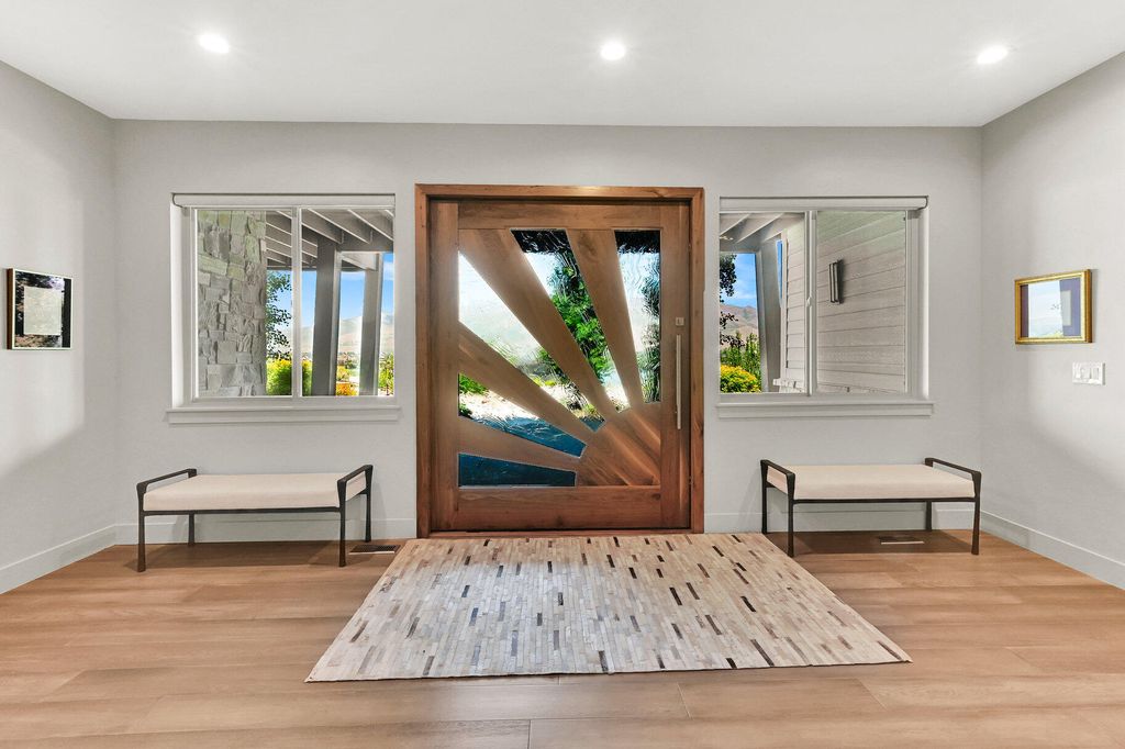 Photo of 6339 E Quail LN, Huntsville, UT 84317 (MLS # 25-266151)