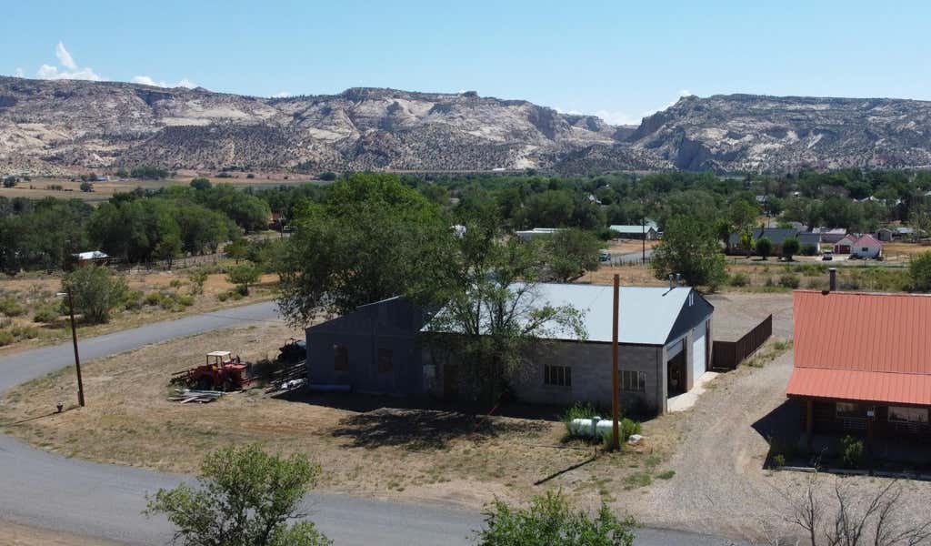 Photo of 80 N 400 W, Escalante, UT 84726 (MLS # 26-275436)