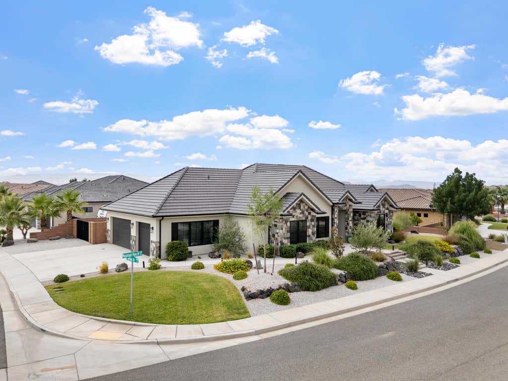 Photo of 1876 N Mountain View DR, Washington, UT 84780 (MLS # 26-275179)
