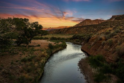 Tiny photo for 565 E RIO de SION DR, Virgin, UT 84779 (MLS # 25-262344)