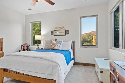 Tiny photo for 565 E RIO de SION DR, Virgin, UT 84779 (MLS # 25-262344)