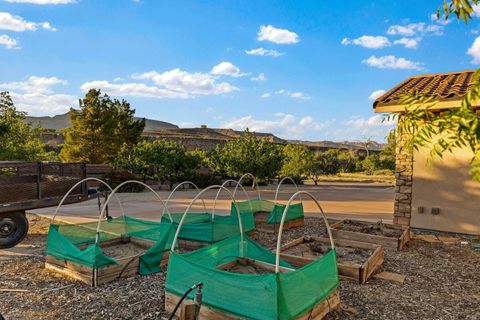 Tiny photo for 565 E RIO de SION DR, Virgin, UT 84779 (MLS # 25-262344)