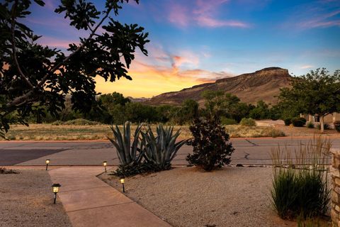 Tiny photo for 565 E RIO de SION DR, Virgin, UT 84779 (MLS # 25-262344)