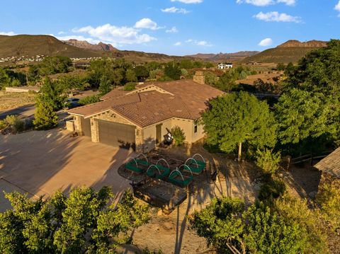 Tiny photo for 565 E RIO de SION DR, Virgin, UT 84779 (MLS # 25-262344)