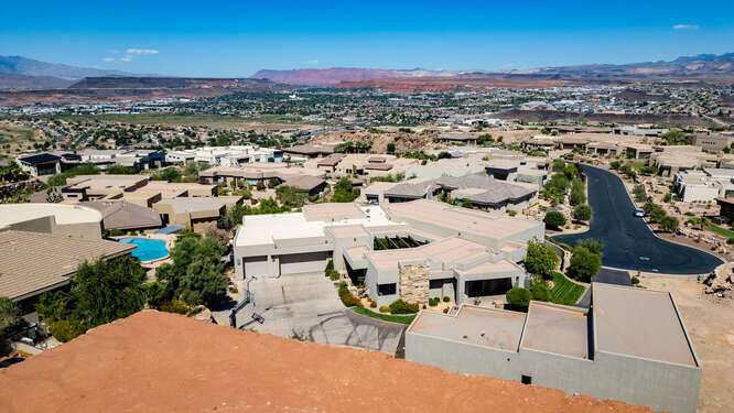 STONE CLIFF - Residential