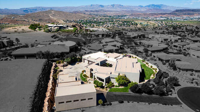 STONE CLIFF - Residential