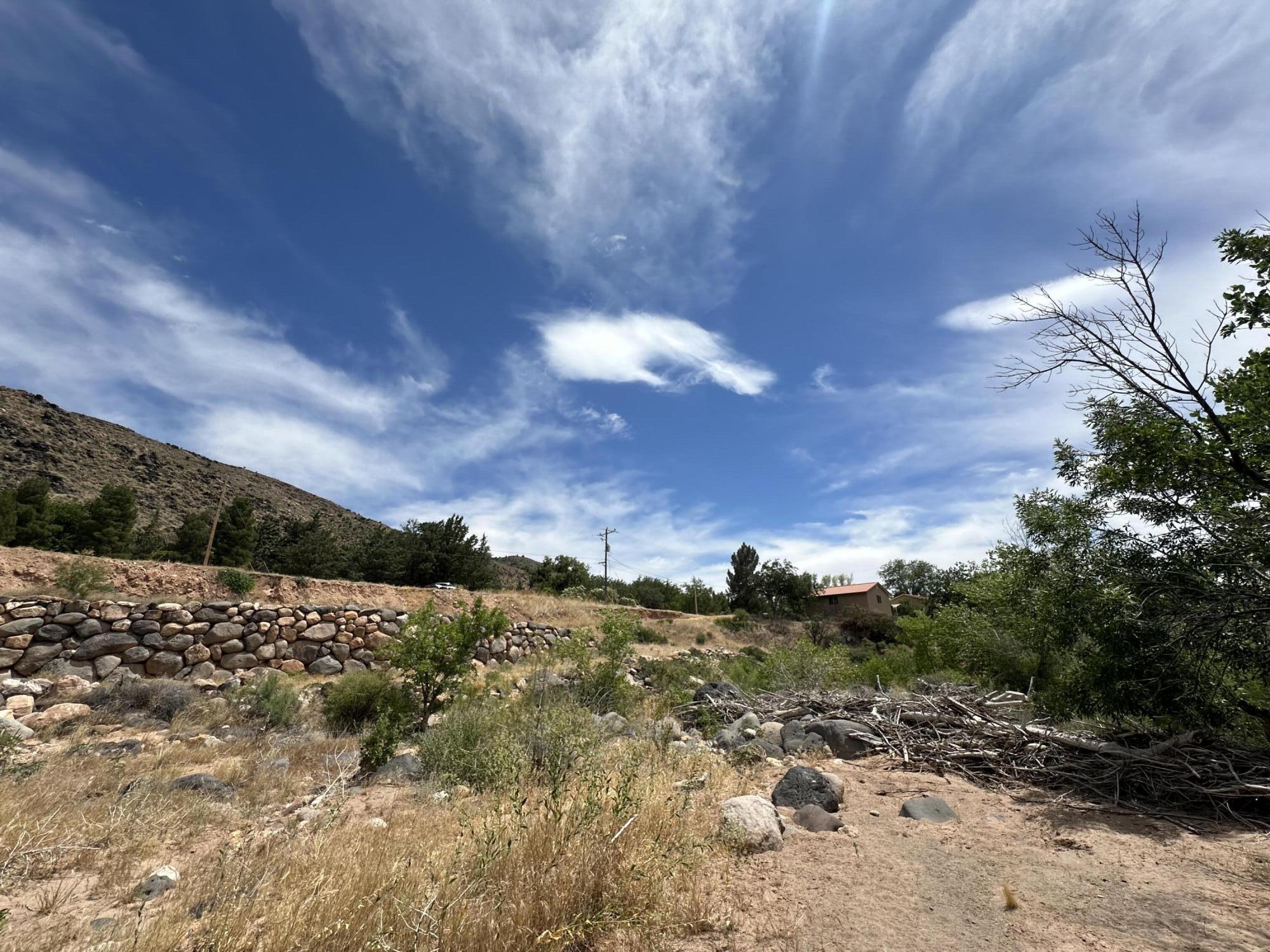 TOQUERVILLE TOWNSITE - Land