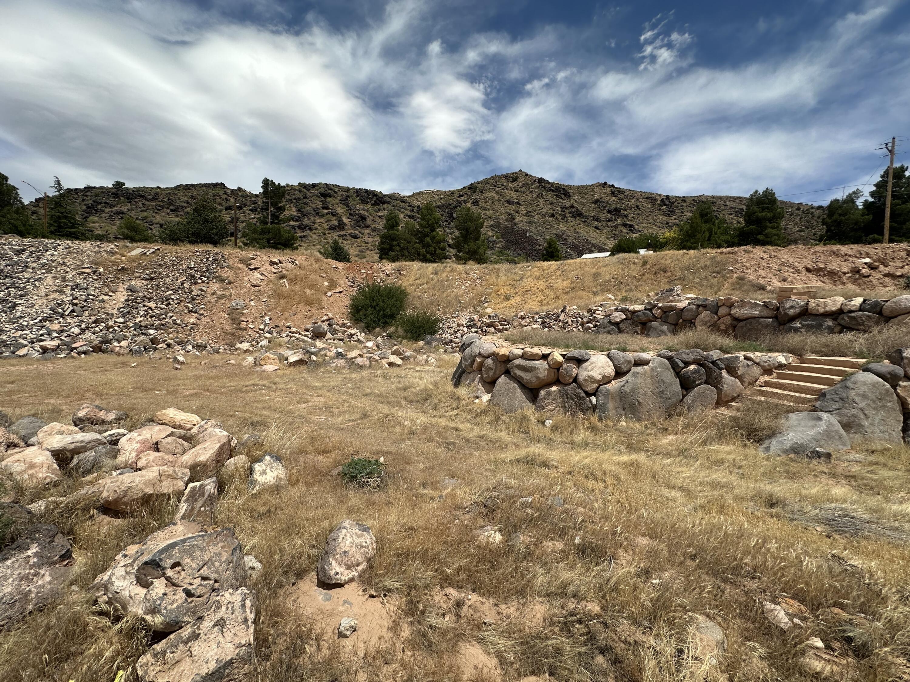 TOQUERVILLE TOWNSITE - Land