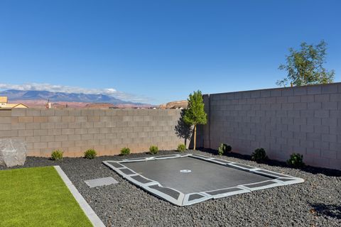 Tiny photo for 303 E Mayfield Woods LN, Washington, UT 84780 (MLS # 25-266171)