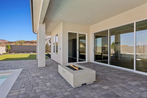 Tiny photo for 303 E Mayfield Woods LN, Washington, UT 84780 (MLS # 25-266171)