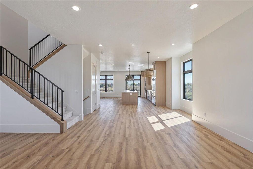 Photo of 1602 E Center Pointe DR, Lehi, UT 84043 (MLS # 25-266281)