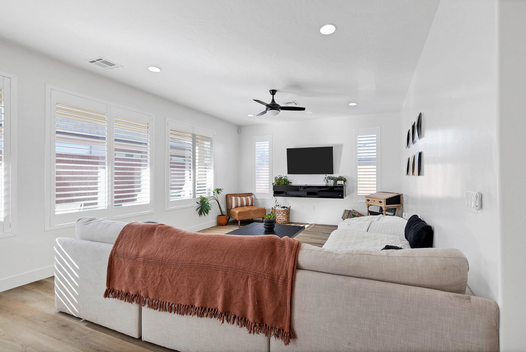 DESERT VISTA - Residential