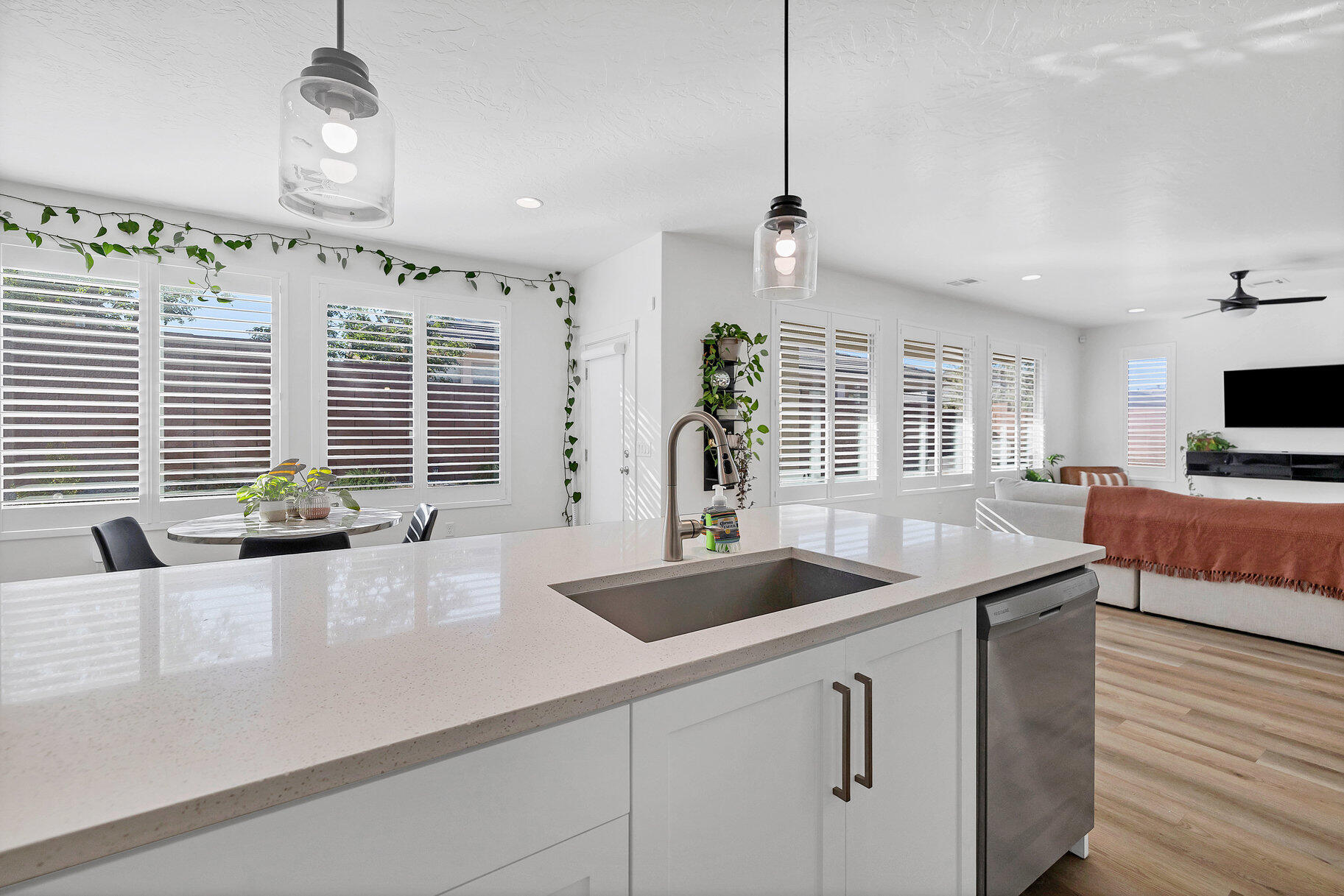 DESERT VISTA - Residential