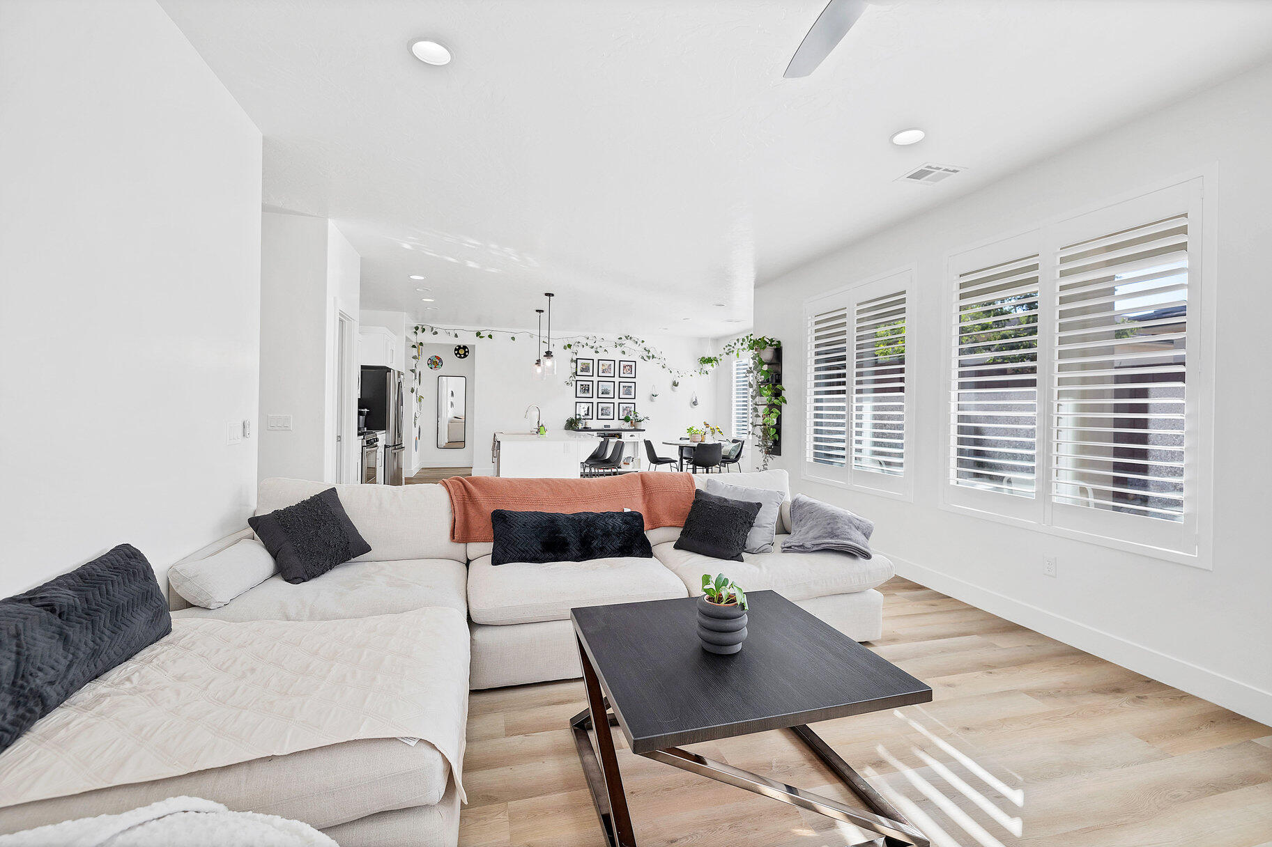 DESERT VISTA - Residential