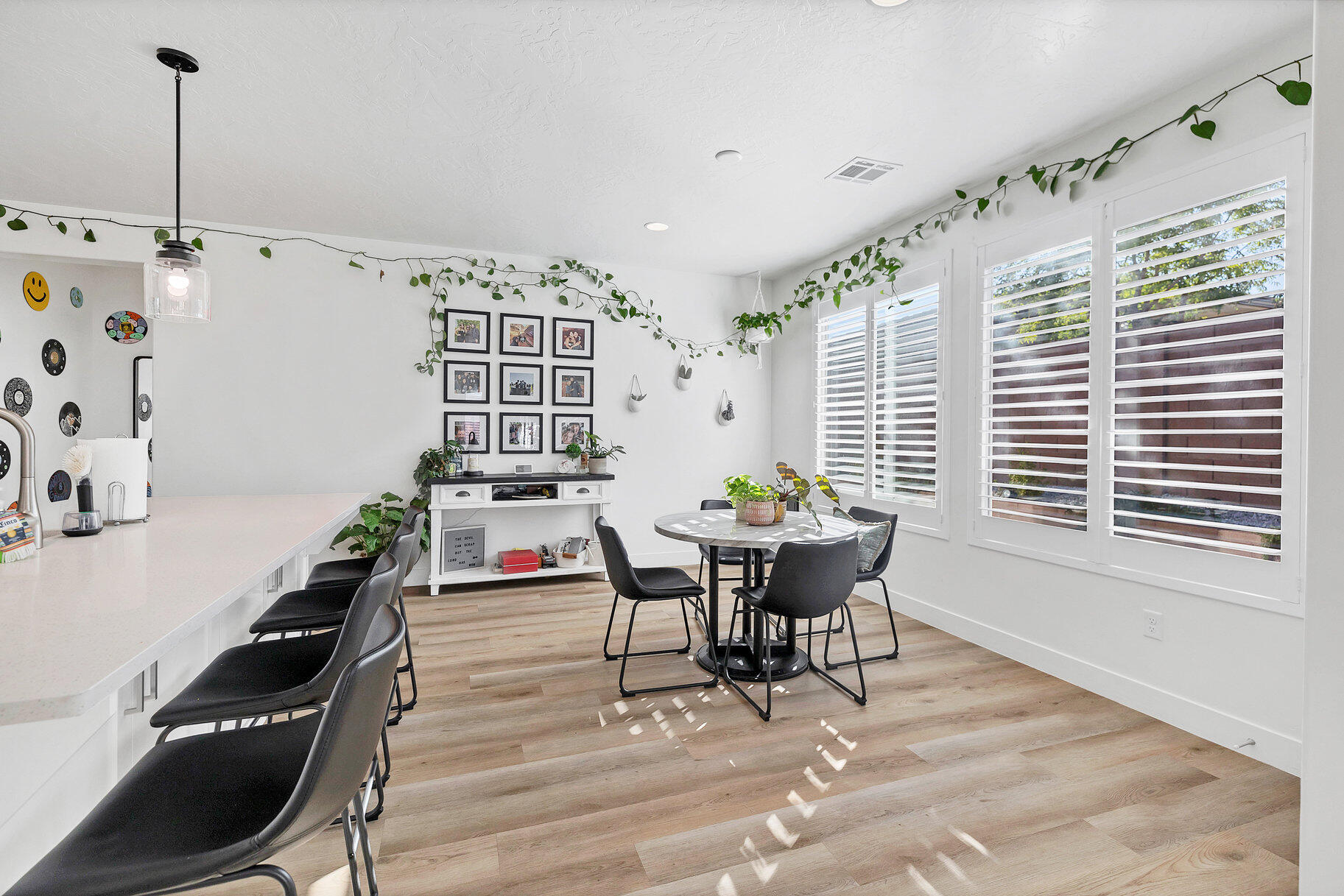 DESERT VISTA - Residential