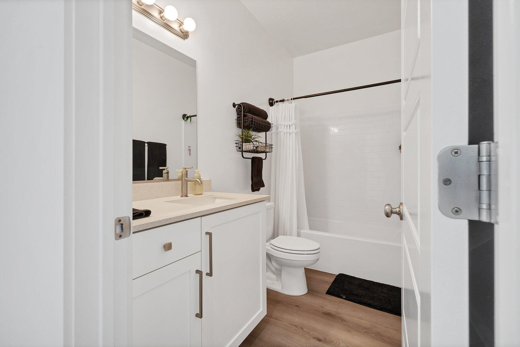 DESERT VISTA - Residential