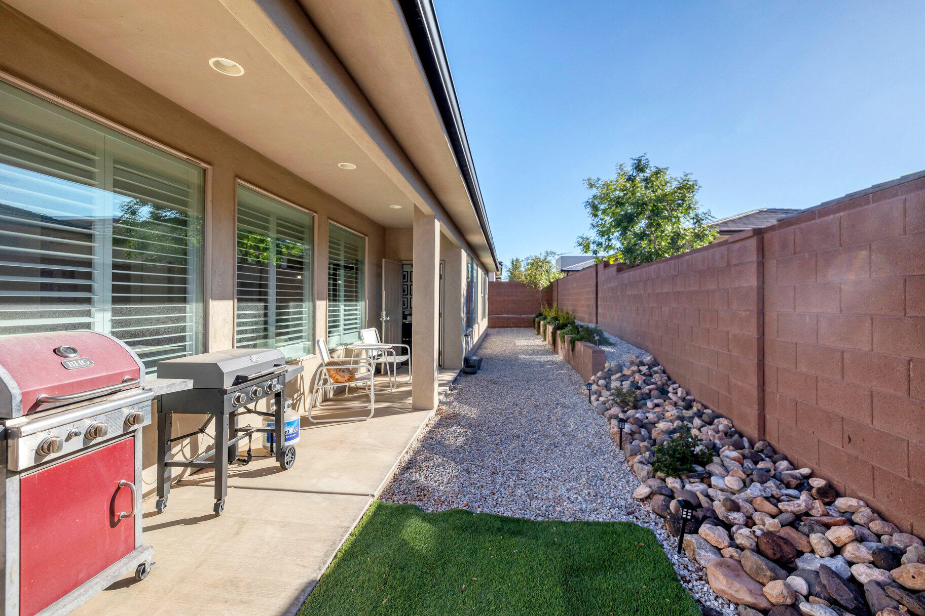 DESERT VISTA - Residential